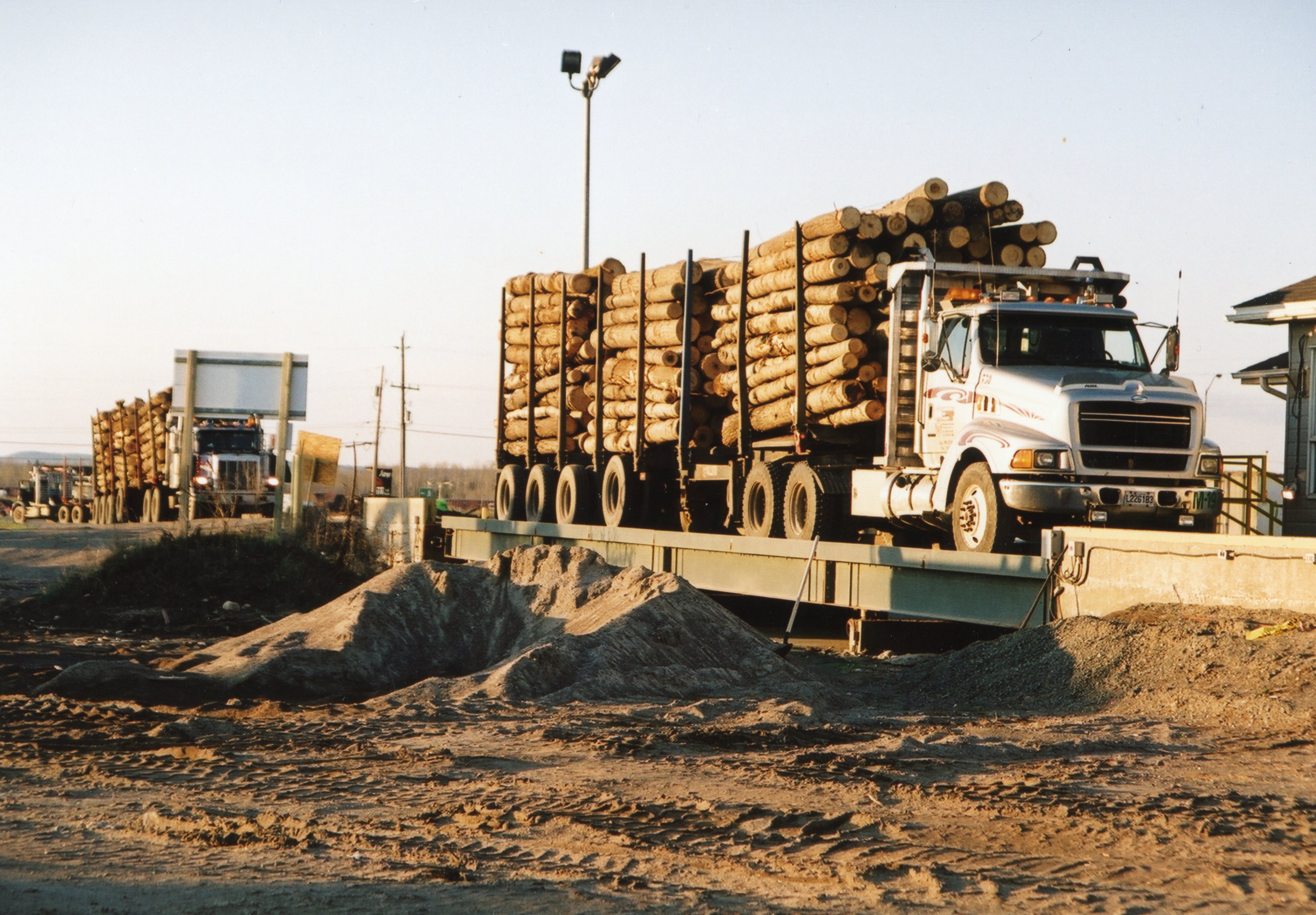 03 grant log truck