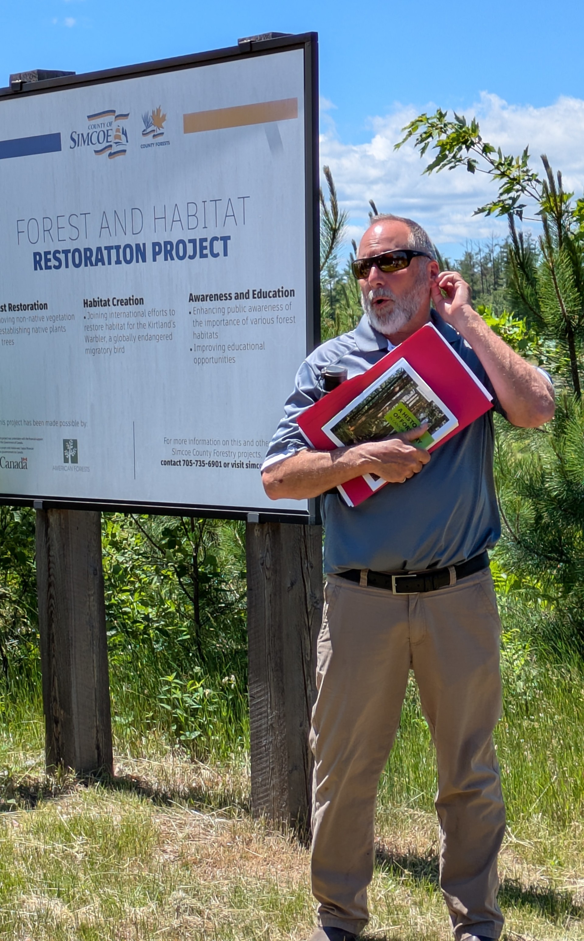 Grame Davis briefing us on the site and project 